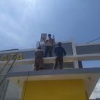 pemasangan lampu solar